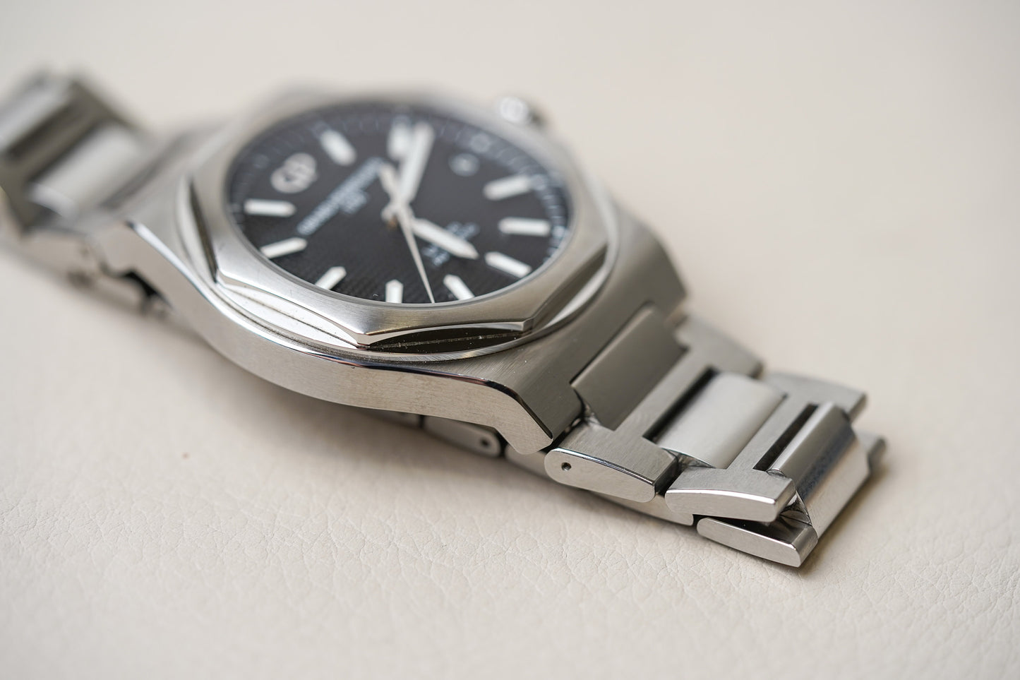 Girard-Perregaux Laureato 42mm Black 81010-11-634-11A