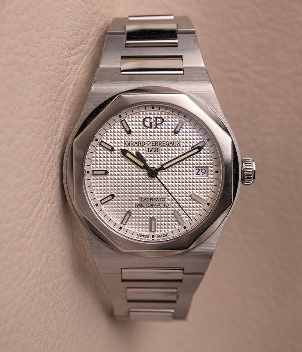 Girard-Perregaux Laureato 81005-11-131-11A – Belmont Watches