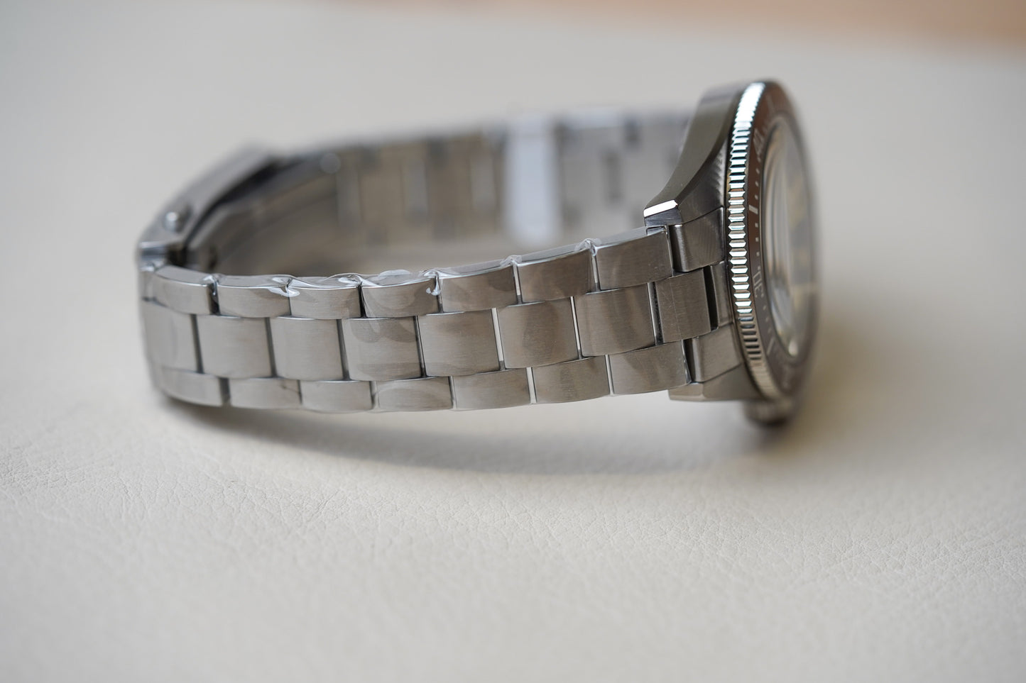 Nomadic Crimson Dawn Marai 401 Dive Watch 4014000CD