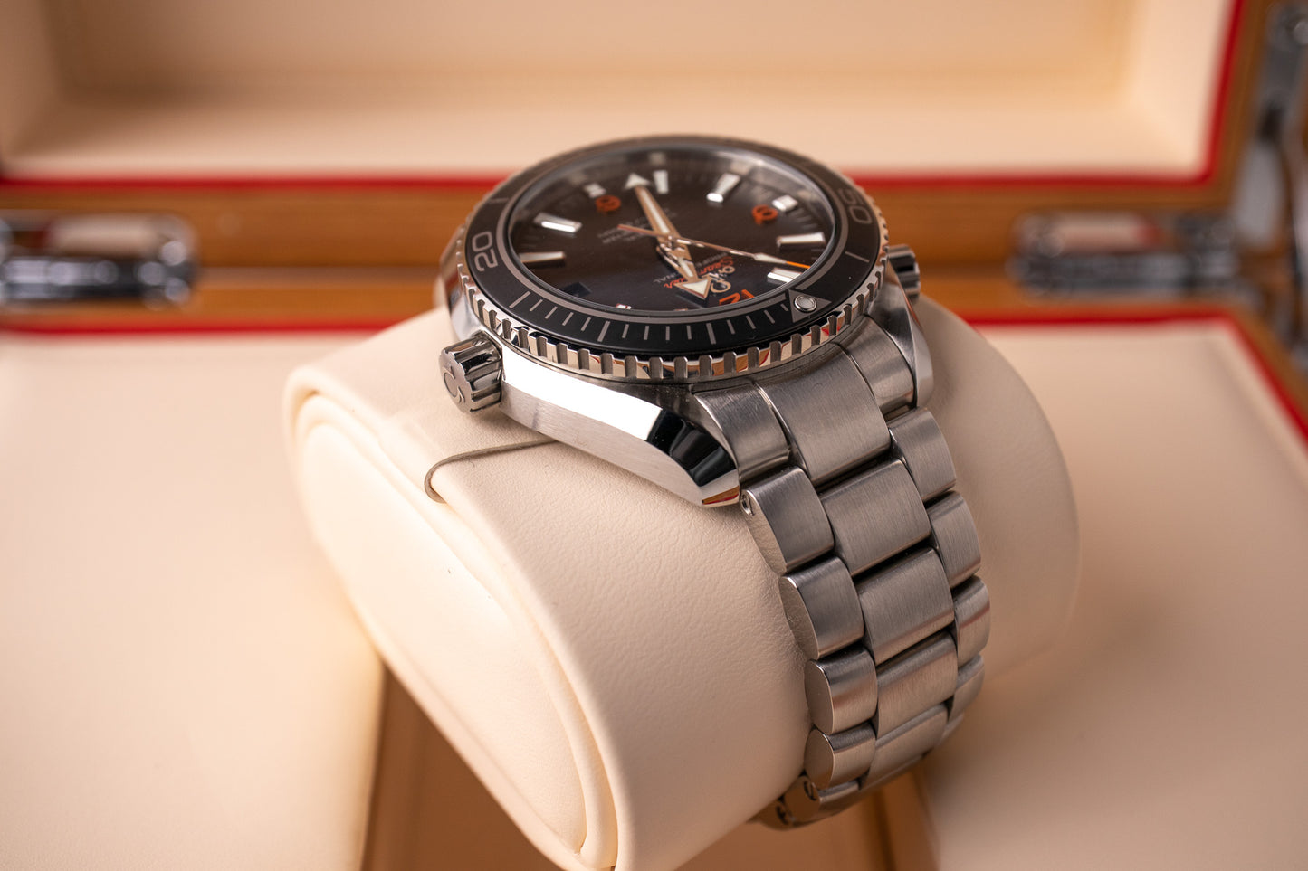 Omega Planet Ocean 600M 42mm 232.30.42.21.01.003