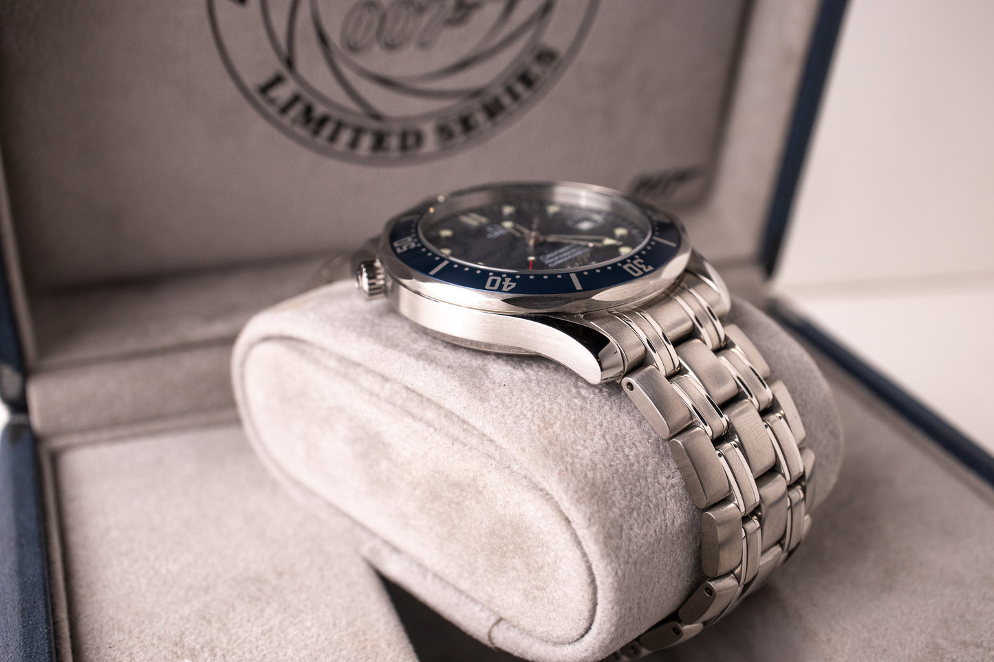 NOS Omega Seamaster 300m 007 James Bond 2537.80