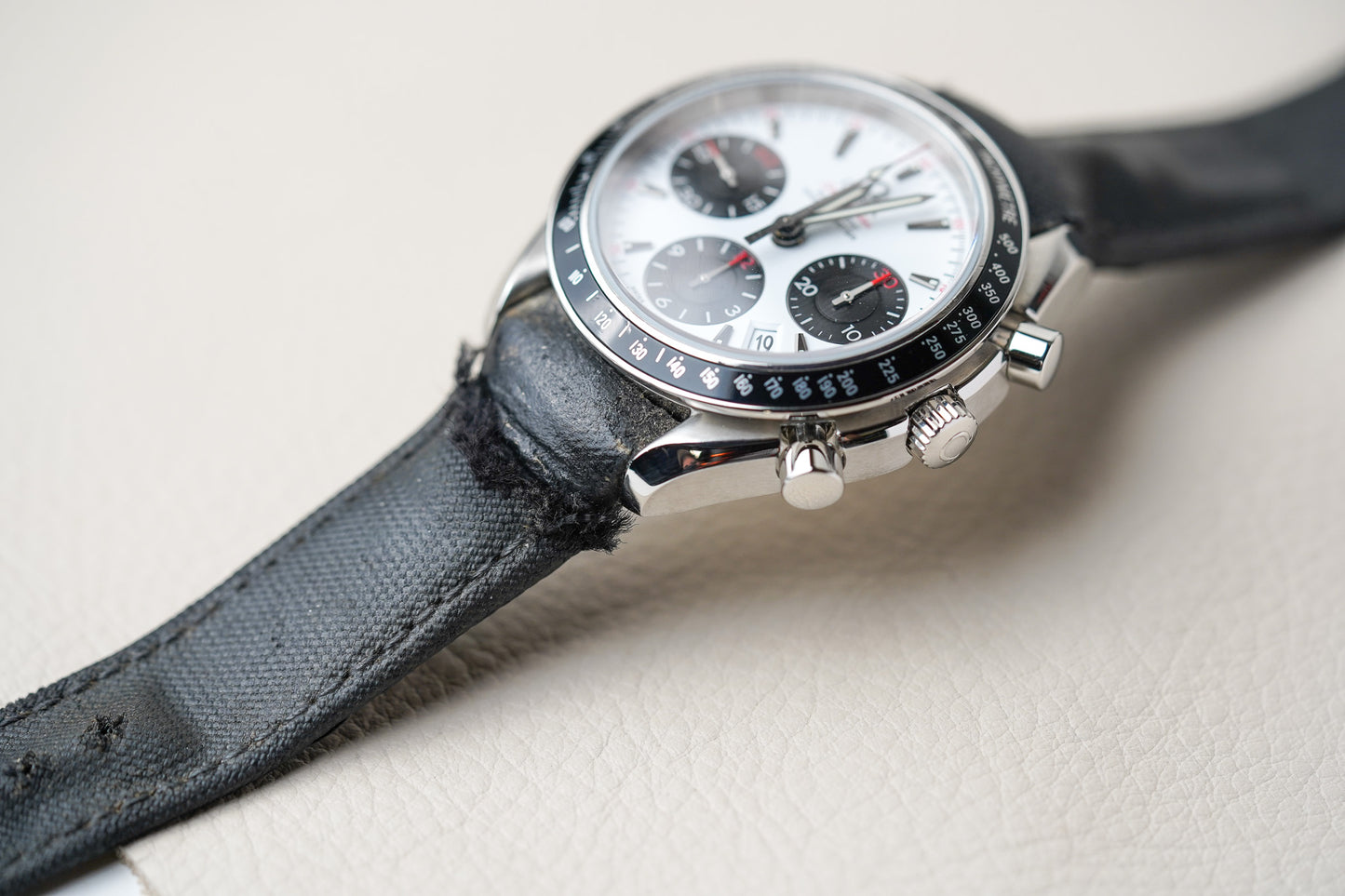 Omega Speedmaster Date 40mm Panda Dial 323.30.40.40.04.001