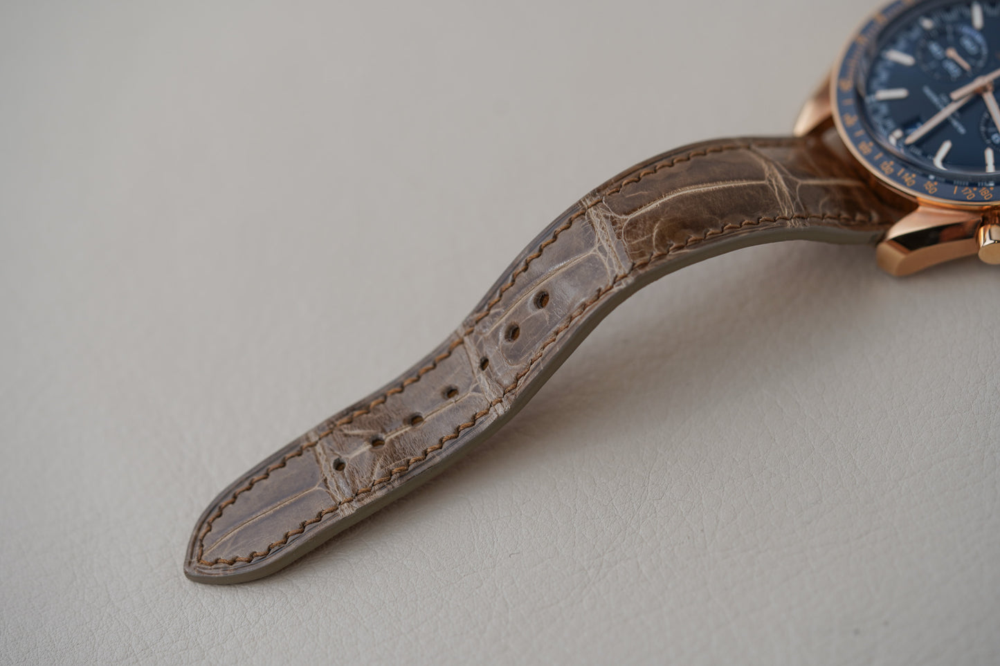 Omega Speedmaster Racing Sedna Gold 329.53.44.51.03.001