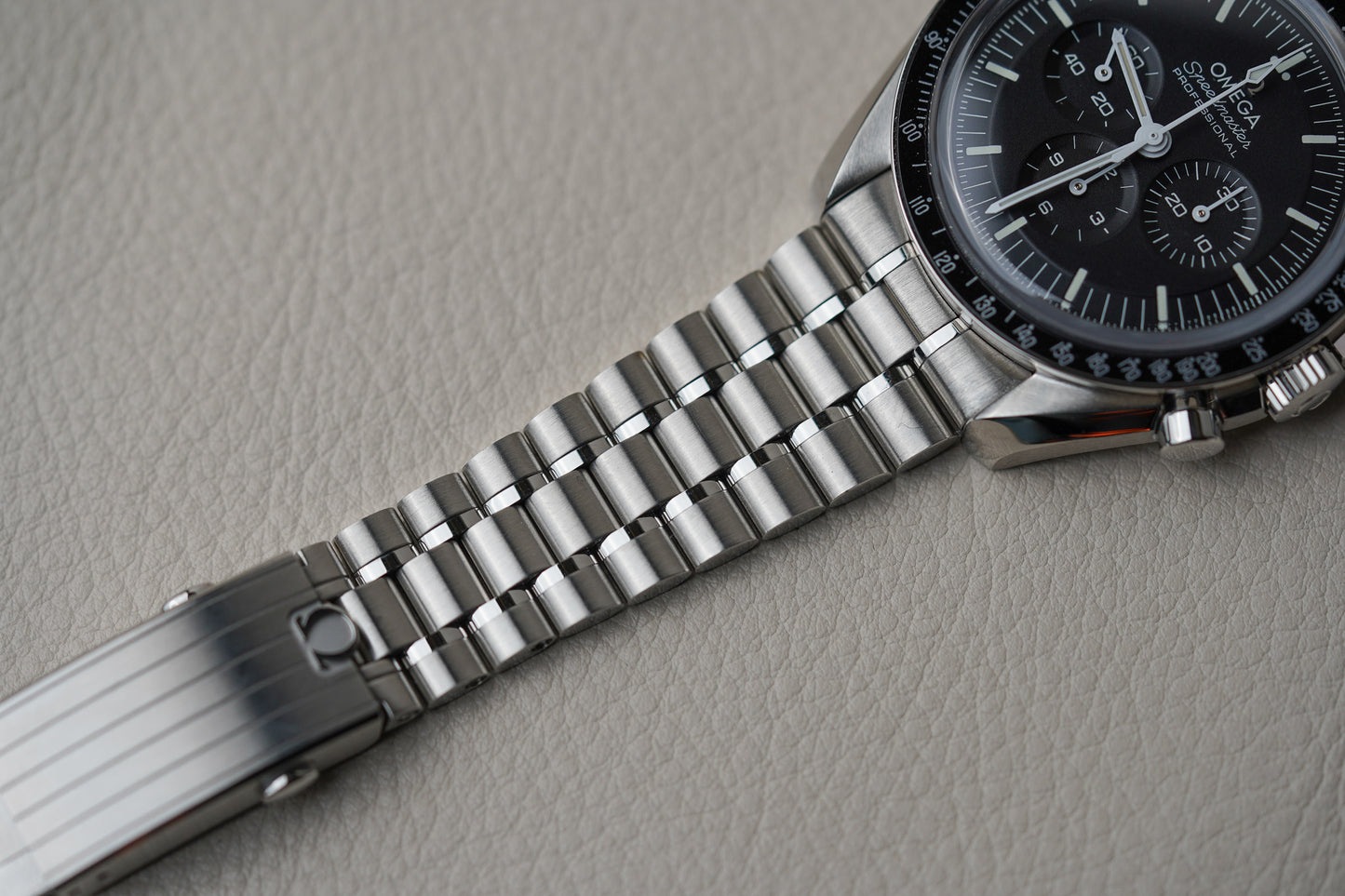 Omega Speedmaster Sapphire Sandwich 310.30.42.50.01.002