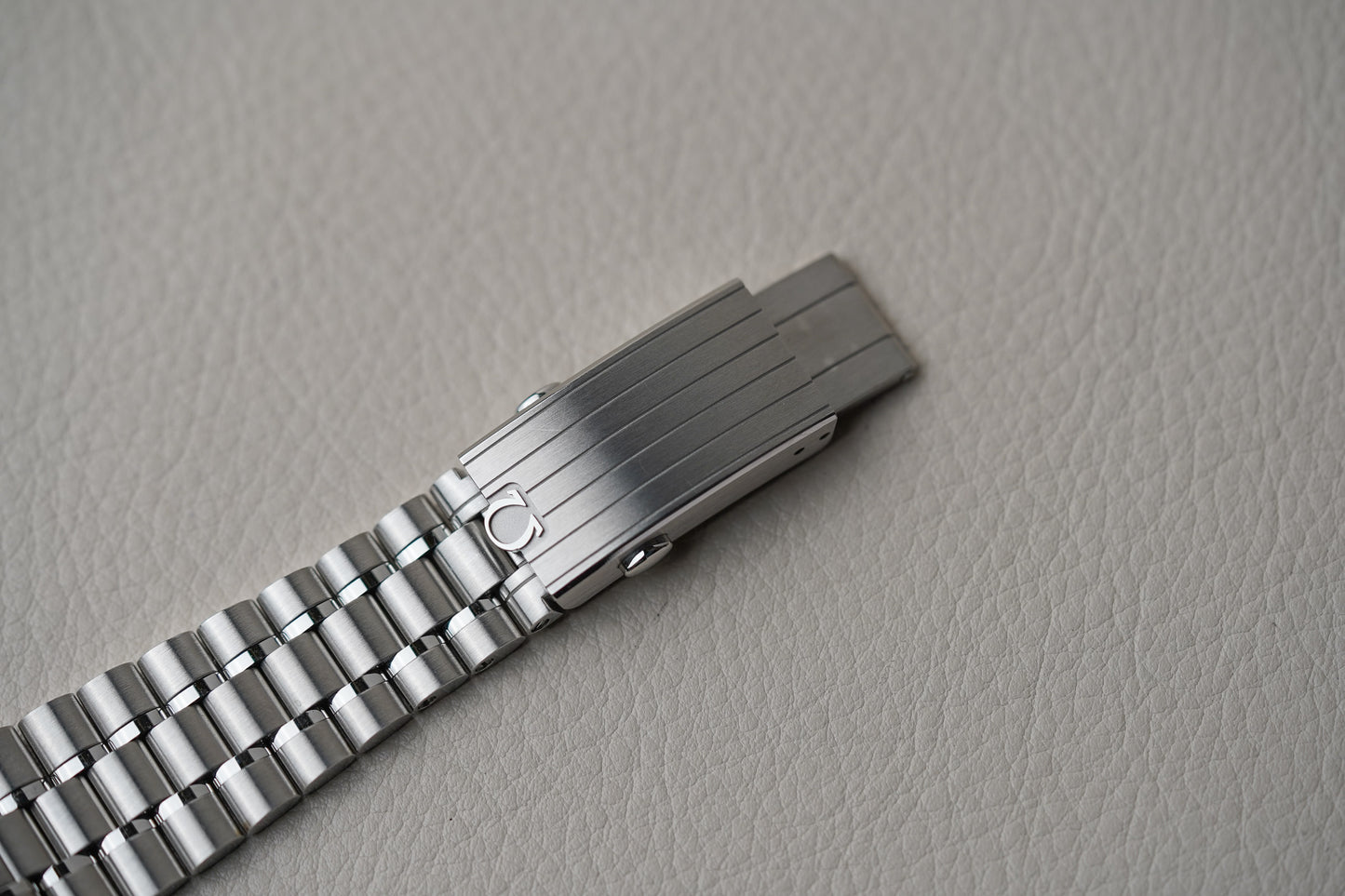 Omega Speedmaster Sapphire Sandwich 310.30.42.50.01.002