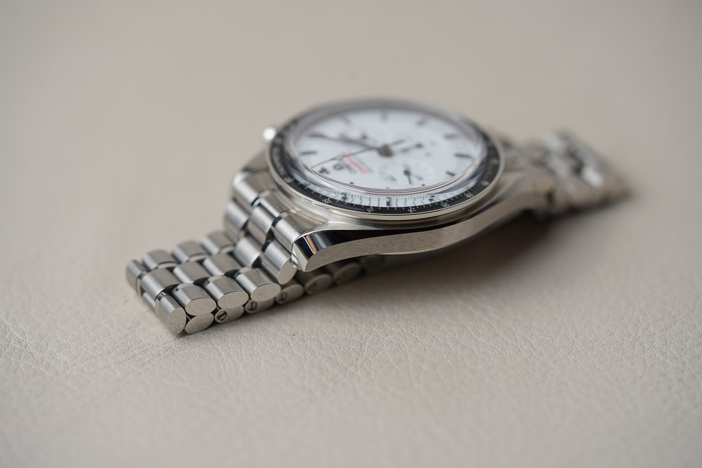 Omega Speedmaster White 310.30.42.50.04.001