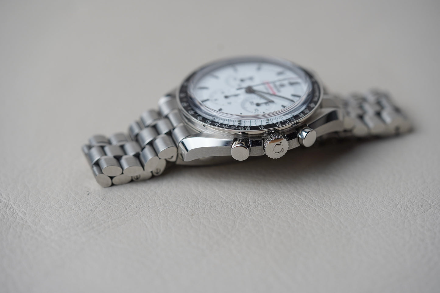 Omega Speedmaster White 310.30.42.50.04.001