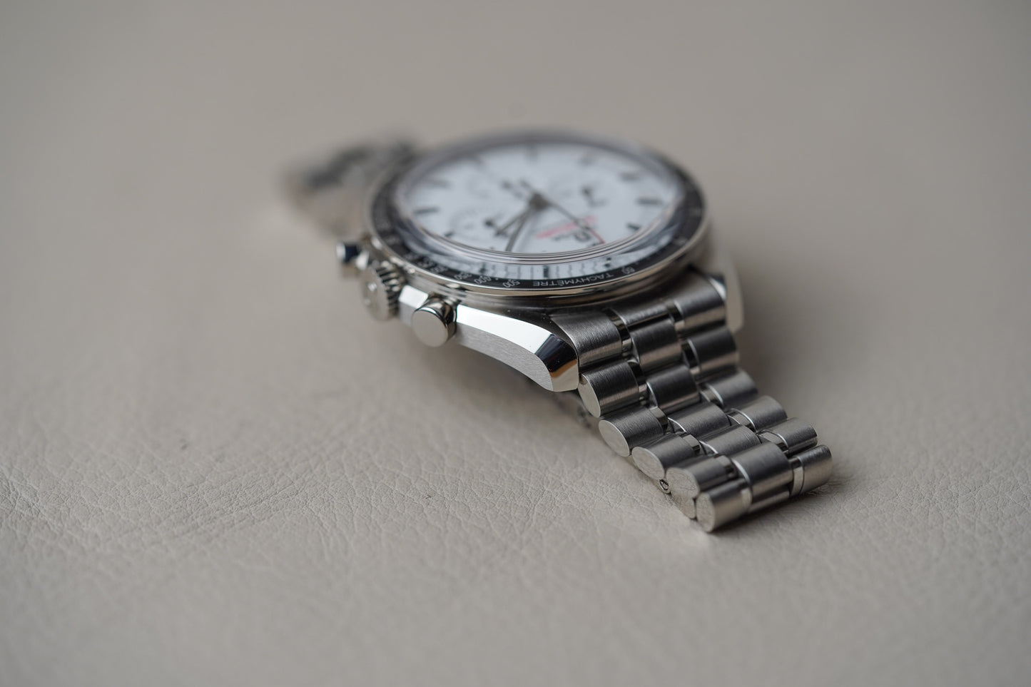 Omega Speedmaster White 310.30.42.50.04.001