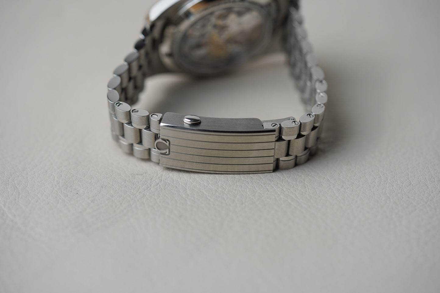 Omega Speedmaster White 310.30.42.50.04.001