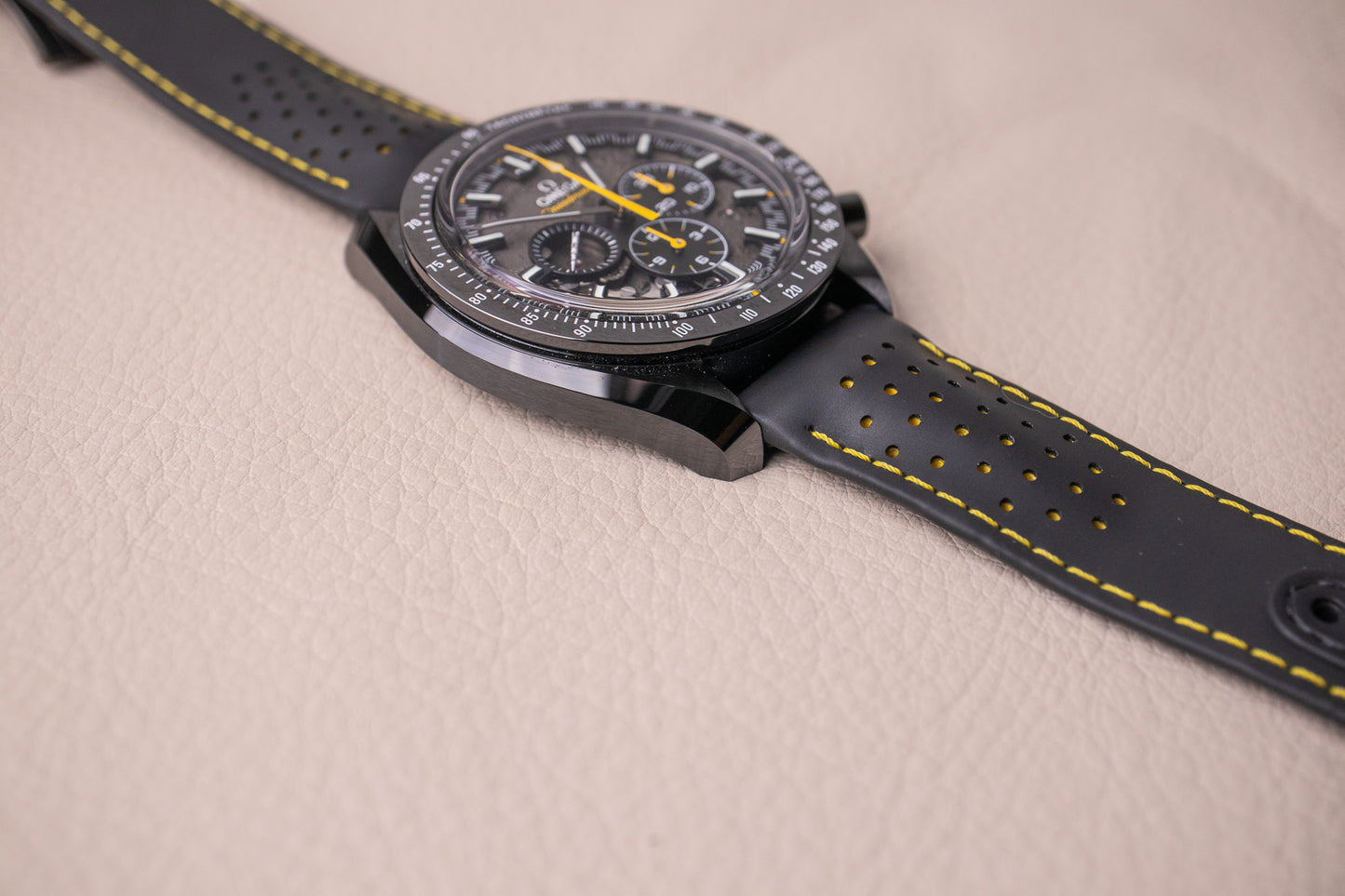 Omega Speedmaster 'Dark Side of the Moon' 310.92.44.50.01.001