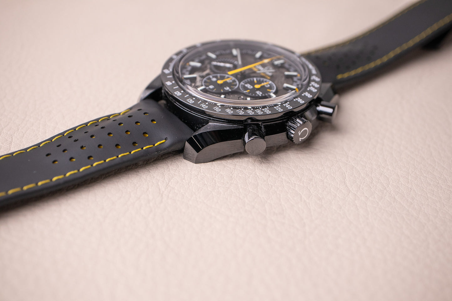 Omega Speedmaster 'Dark Side of the Moon' 310.92.44.50.01.001