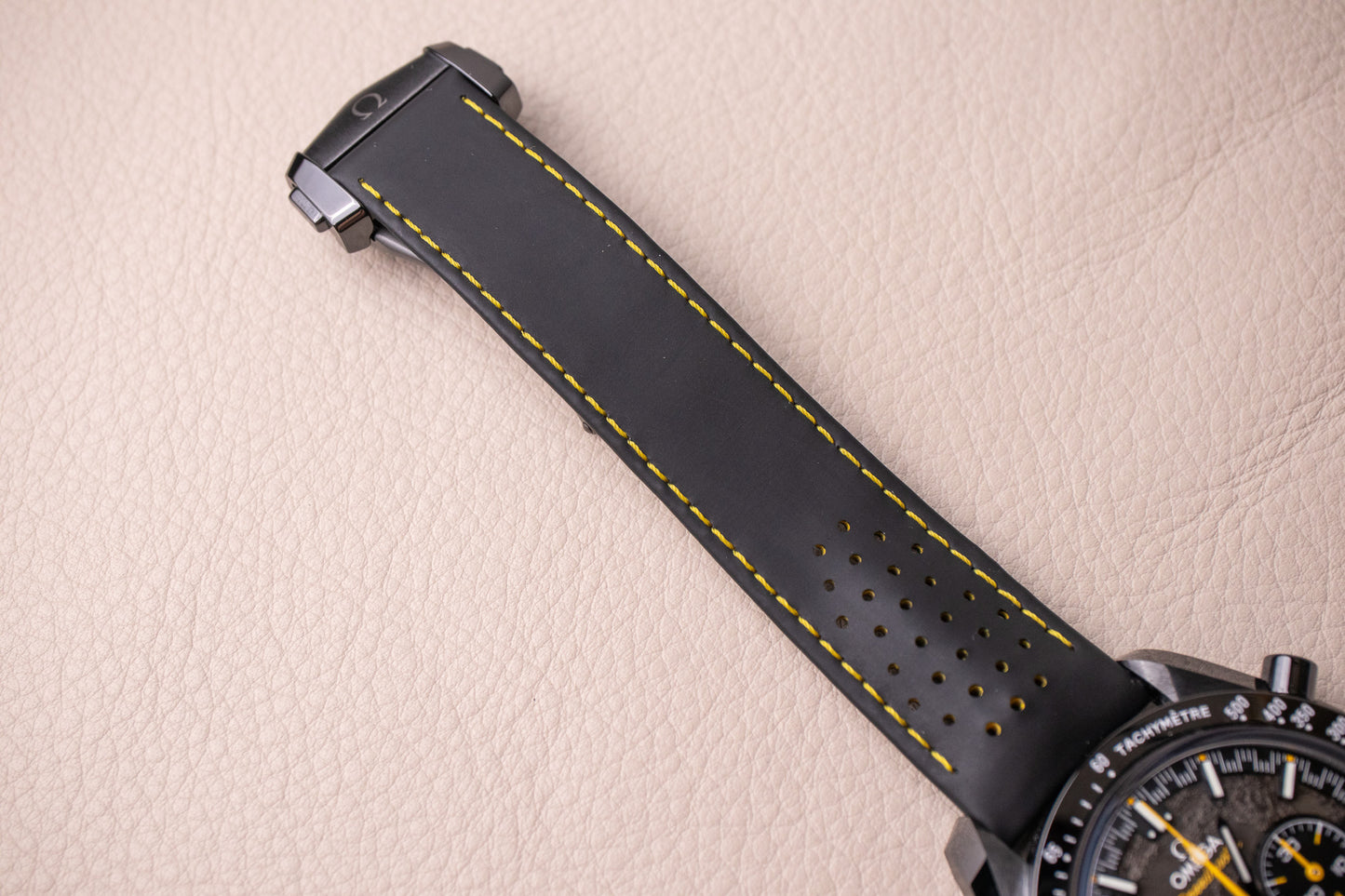 Omega Speedmaster 'Dark Side of the Moon' 310.92.44.50.01.001