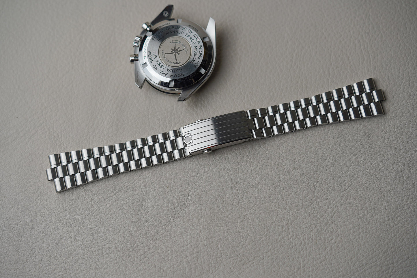 Omega Speedmaster Master Sultanate of Oman Khanjar Limited 310.30.42.50.01.003