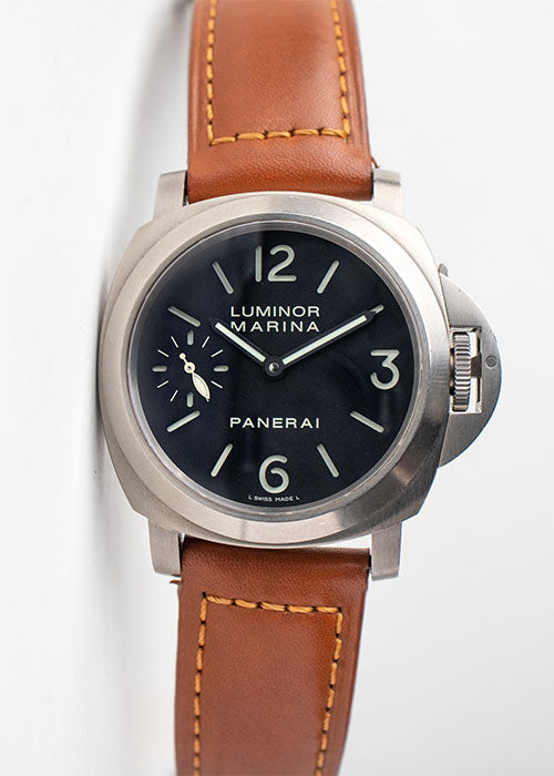Panerai Luminor Marina Titanio PAM177 balck dial stainless steel Men's watch front of watch