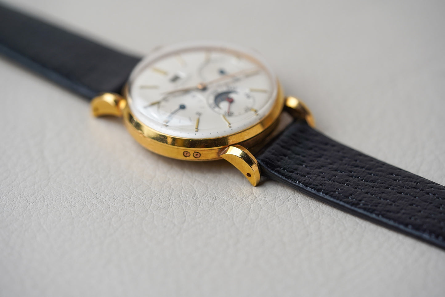 Universal Genève Triple Calendar Moonphase 18k Yellow Gold 11305