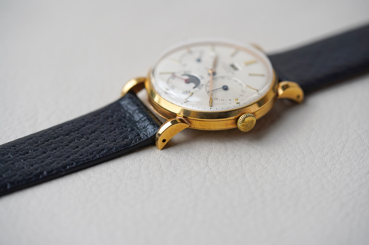 Universal Genève Triple Calendar Moonphase 18k Yellow Gold 11305