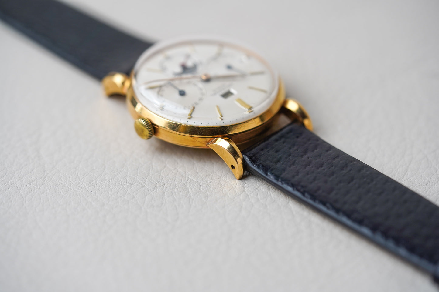 Universal Genève Triple Calendar Moonphase 18k Yellow Gold 11305