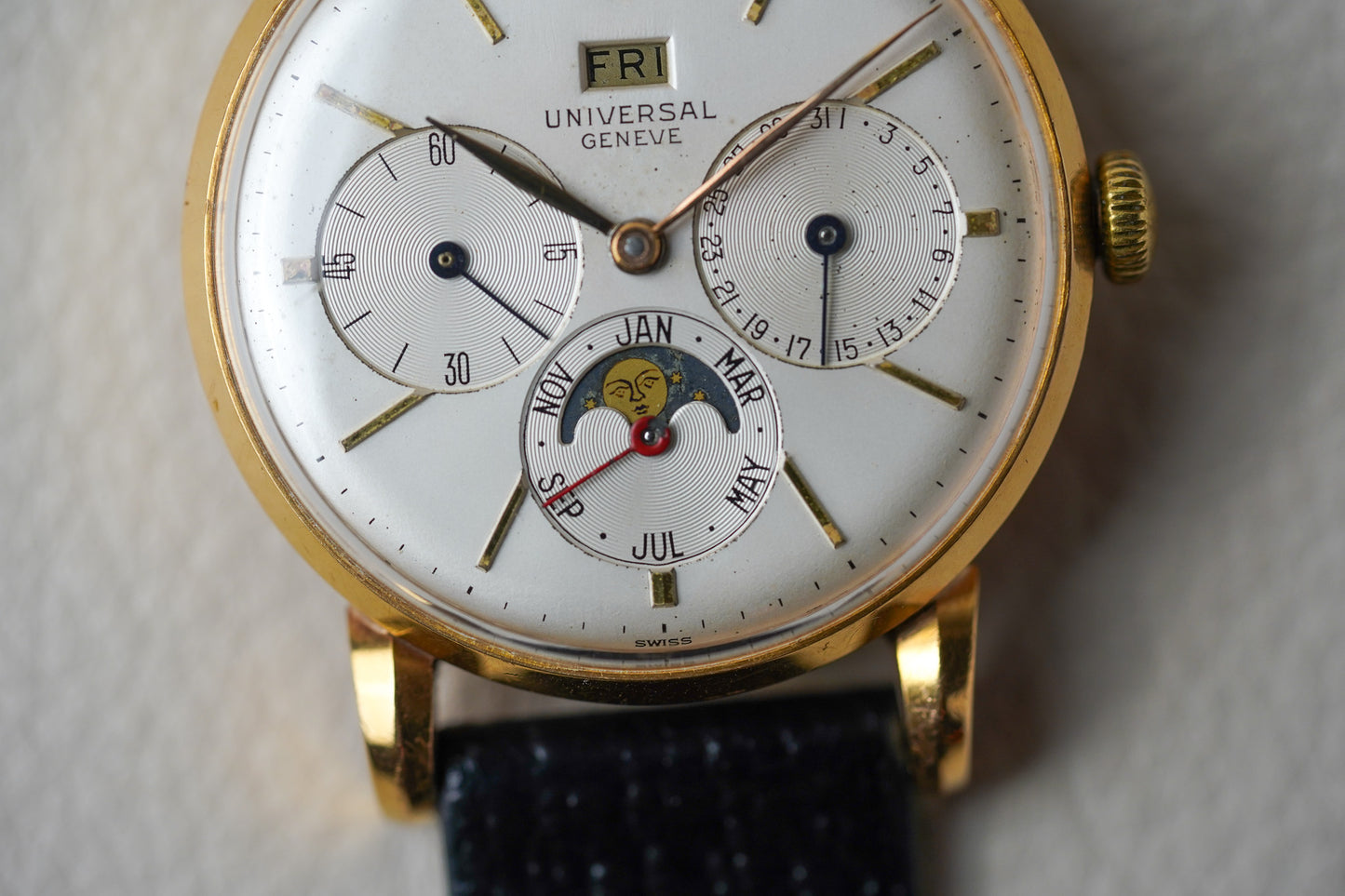 Universal Genève Triple Calendar Moonphase 18k Yellow Gold 11305