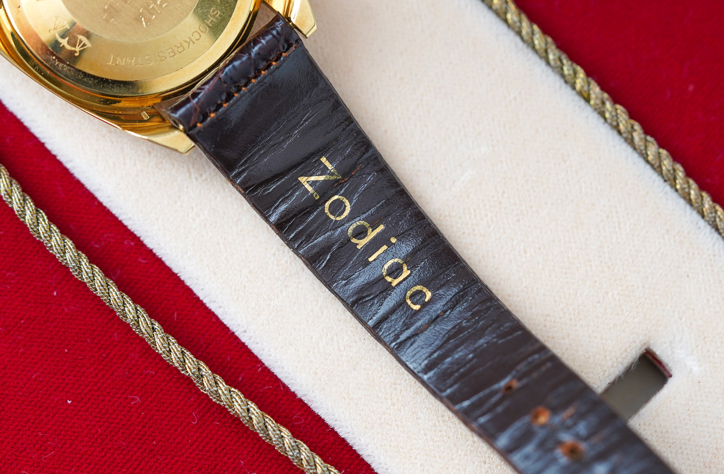 1970's Zodiac Olympos Mystery Dial Florentine Manta Ray 18k YG 4004 705