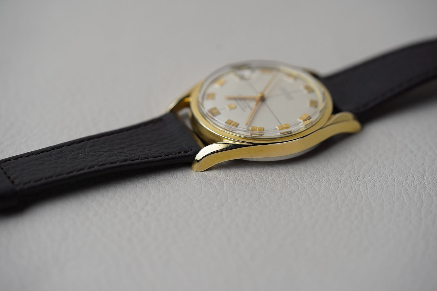 1960's Universal Genève Polerouter Date 204504-1