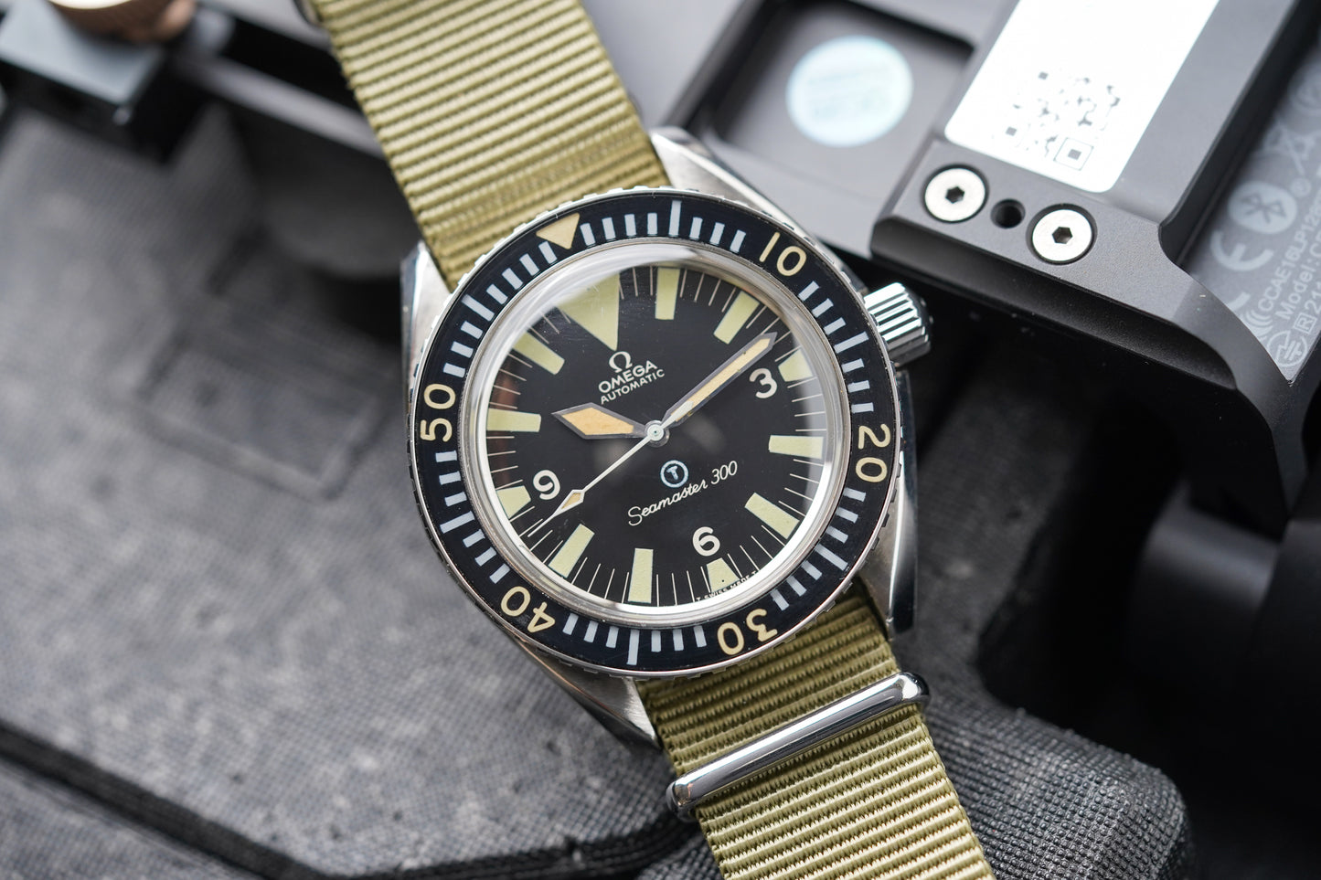 1968 Omega Seamaster 300 'Circle T' 165.024 British Royal Navy Issued