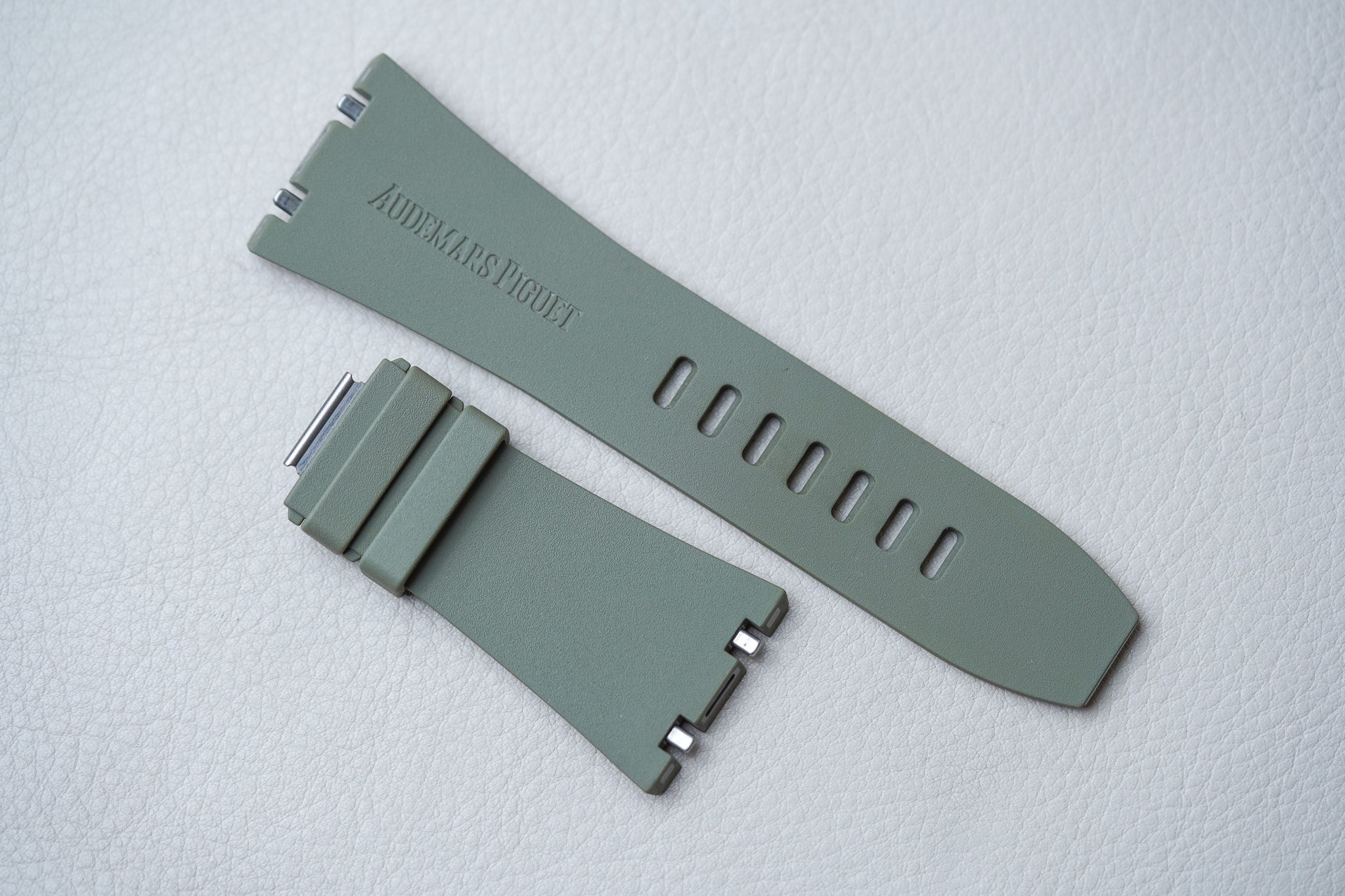 Audemars Piguet Royal Oak Offshore Rubber Strap OEM Taupe BRA006669.00 - BR.403.989.600CA