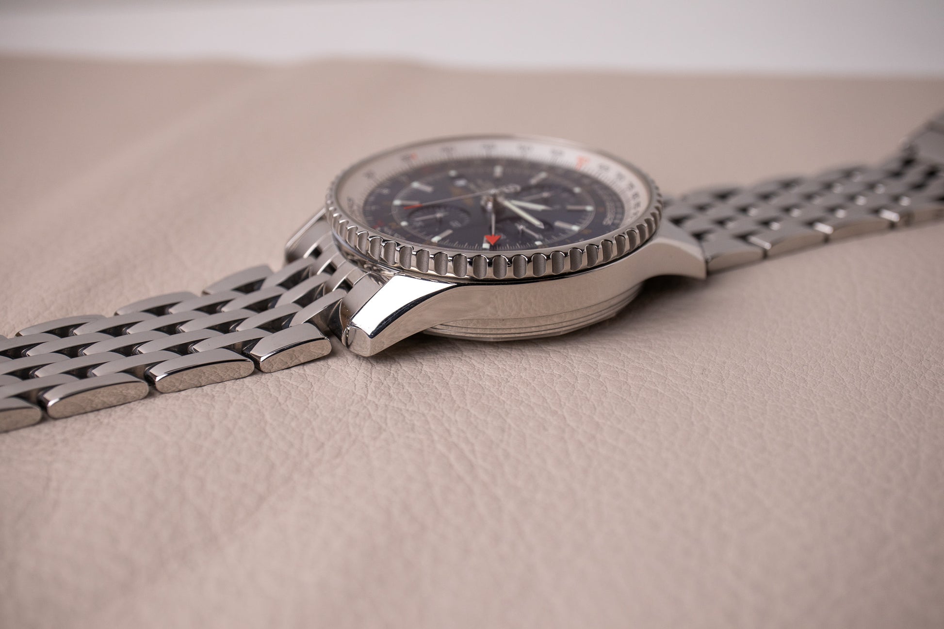 Breitling Navitimer World A2432212/C651 46mm in Stainless Steel - US Breitling Navitimer World A2432212/C651 46mm in Stainless Steel - US