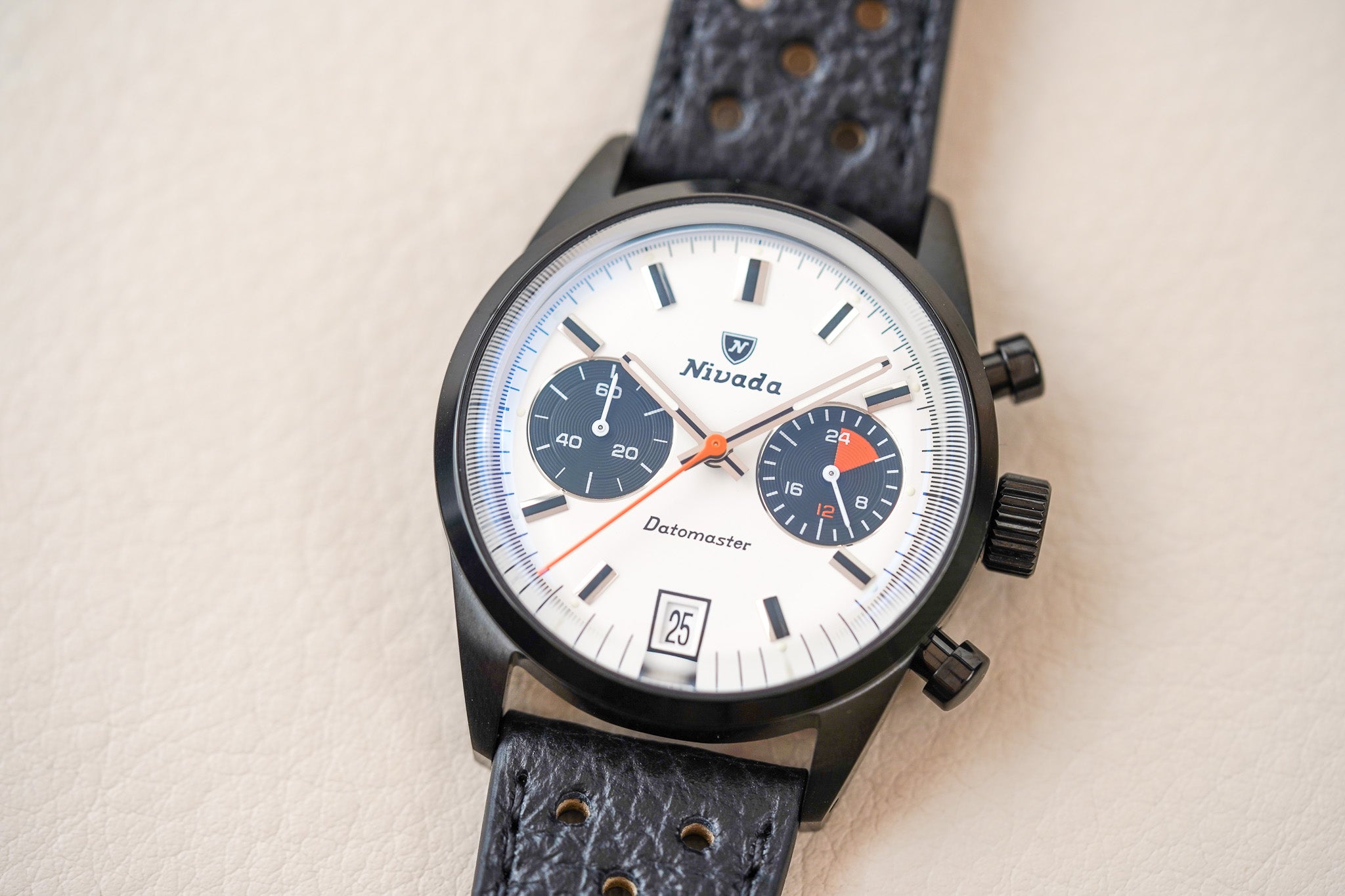 Nivada Grenchen Datomaster Black White Dial Mecaquartz 88008Q01