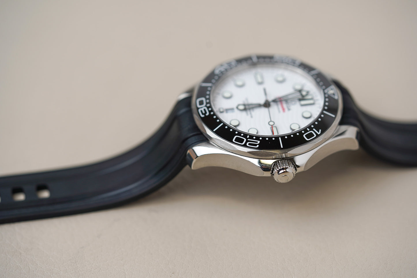 Omega Seamaster 300M White 210.32.42.20.04.001