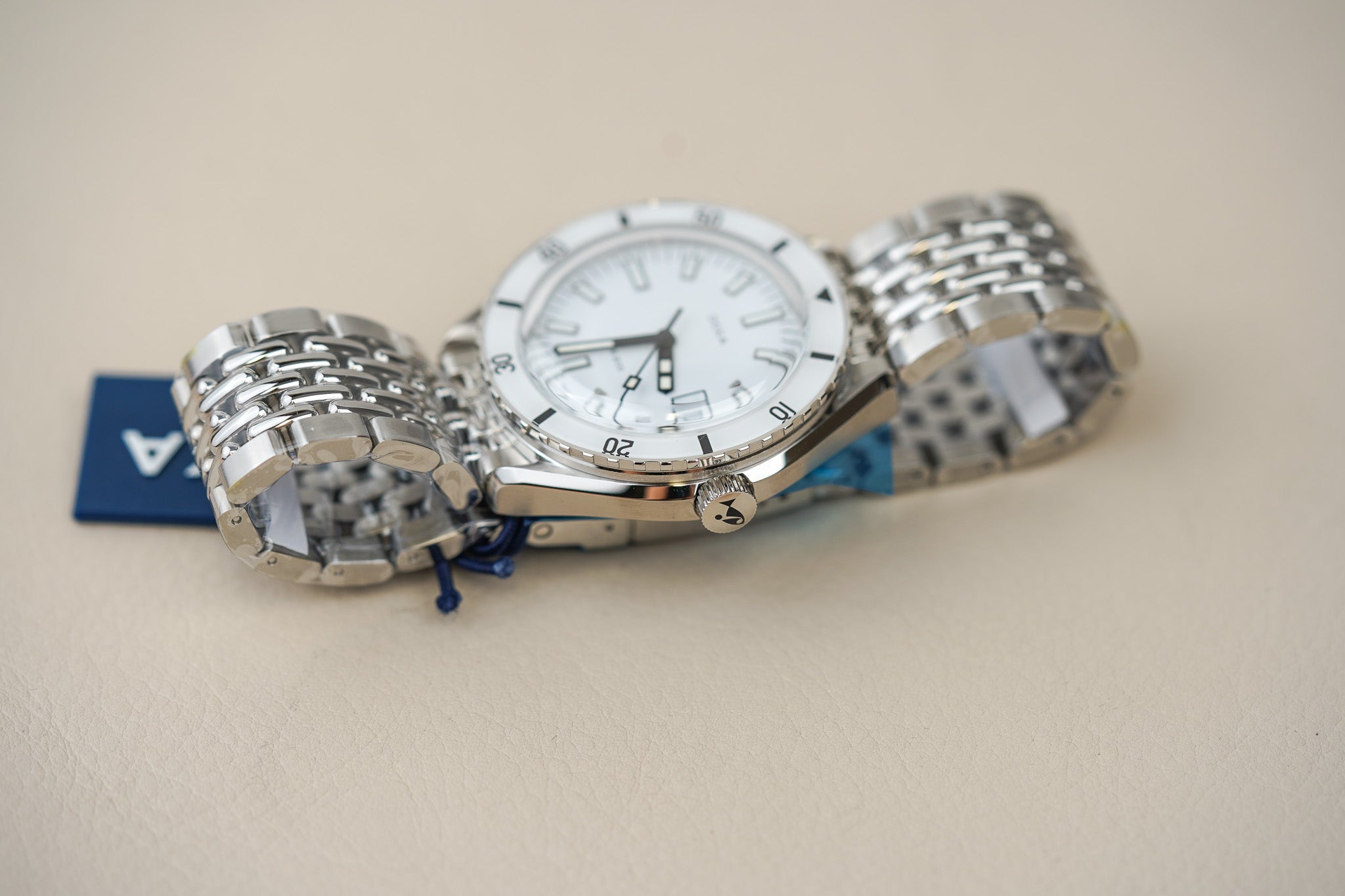 Doxa SUB 200 Whitepearl Sapphire Inlay 799.10.011.10