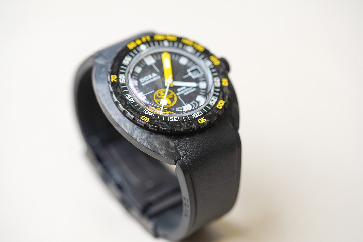 Doxa SUB 300 Carbon Aqua Lung US Divers Sharkhunter 822.70.101AQL.20