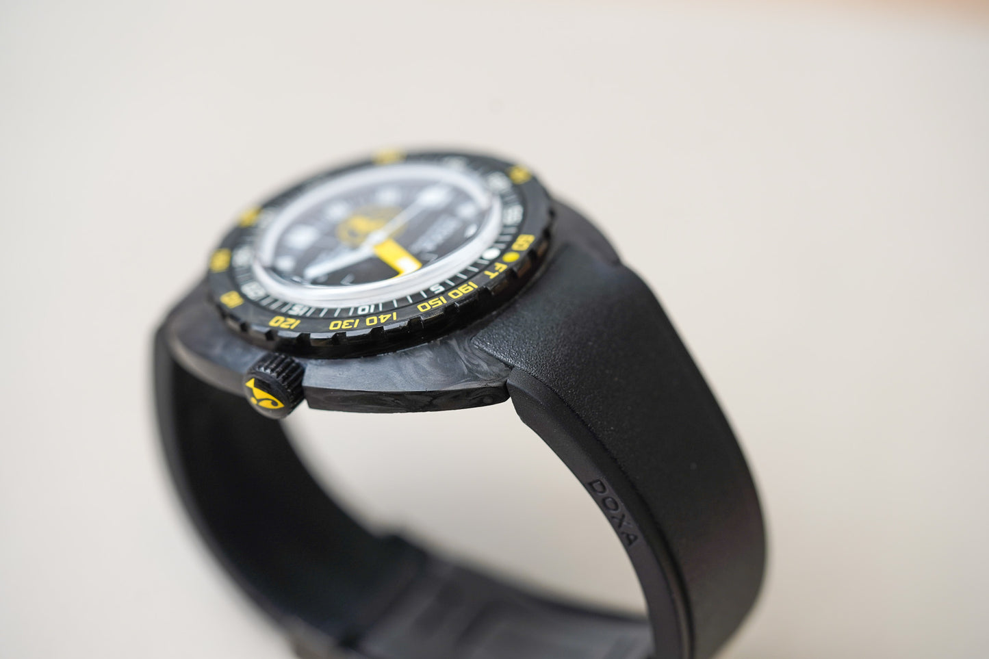 Doxa SUB 300 Carbon Aqua Lung US Divers Sharkhunter 822.70.101AQL.20