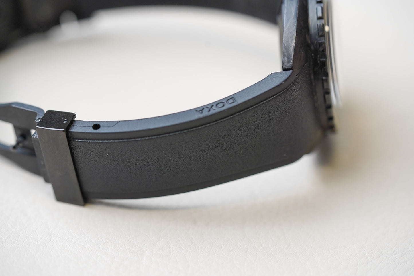 Doxa SUB 300 Carbon Aqua Lung US Divers Sharkhunter 822.70.101AQL.20