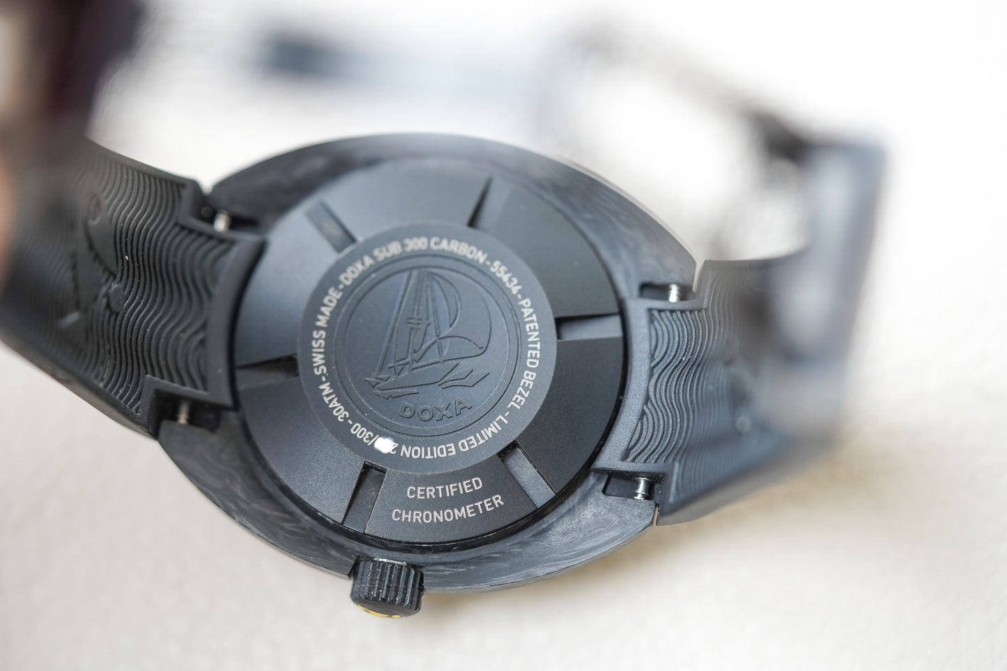 Doxa SUB 300 Carbon Aqua Lung US Divers Sharkhunter 822.70.101AQL.20