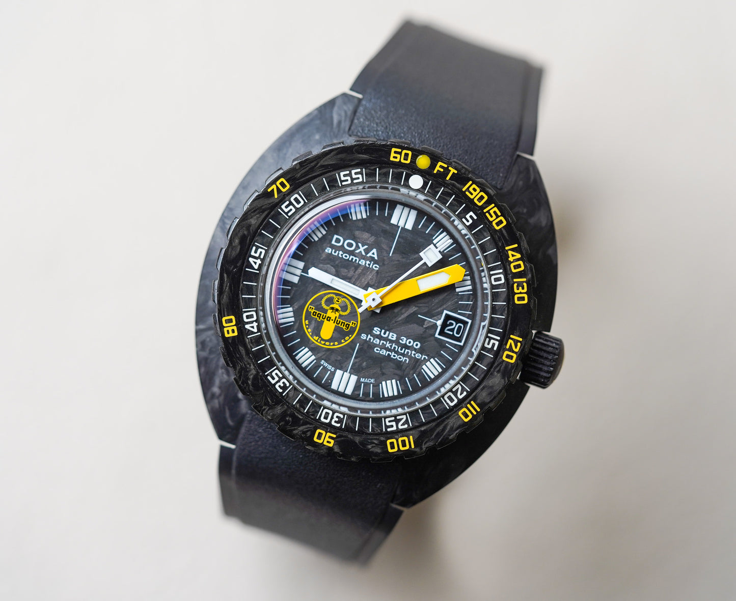 Doxa SUB 300 Carbon Aqua Lung US Divers Sharkhunter 822.70.101AQL.20