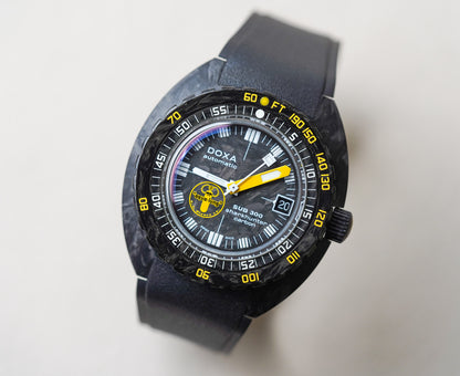 Doxa SUB 300 Carbon Aqua Lung US Divers Sharkhunter 822.70.101AQL.20