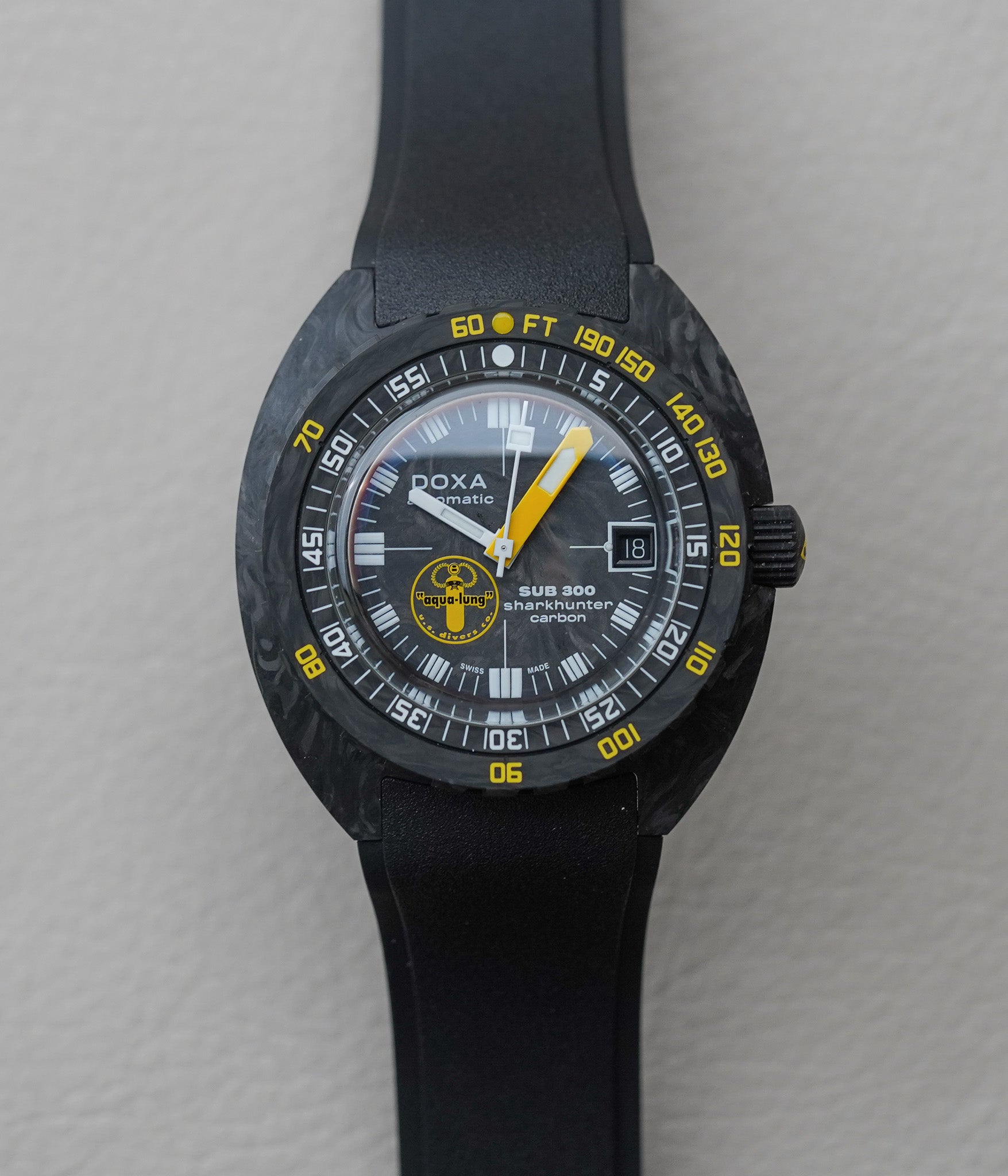 Doxa SUB 300 Carbon Aqua Lung US Divers Sharkhunter 822.70.101AQL.20 Limited
