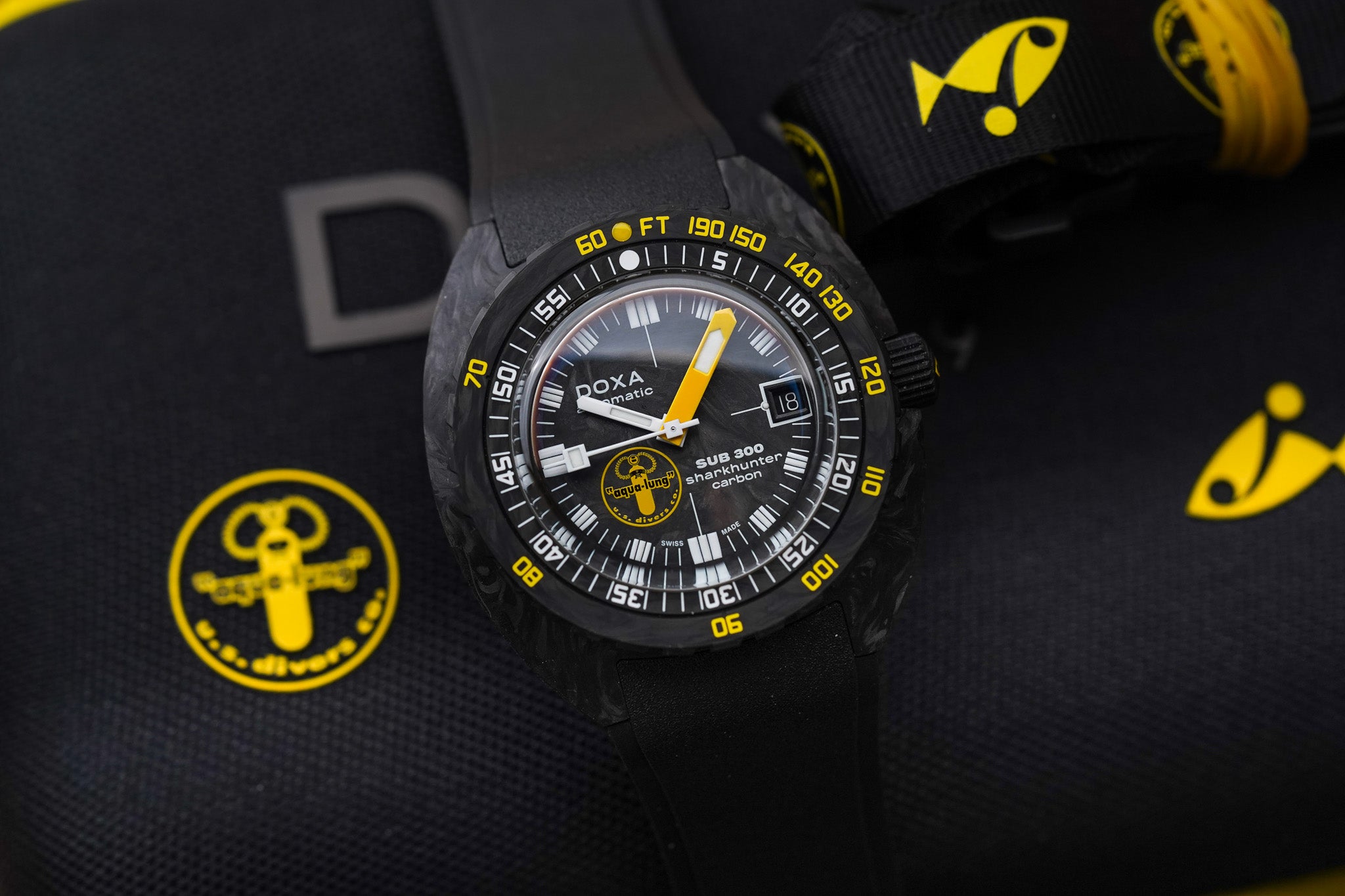 Doxa SUB 300 Carbon Aqua Lung US Divers Sharkhunter 822.70.101AQL.20 Limited