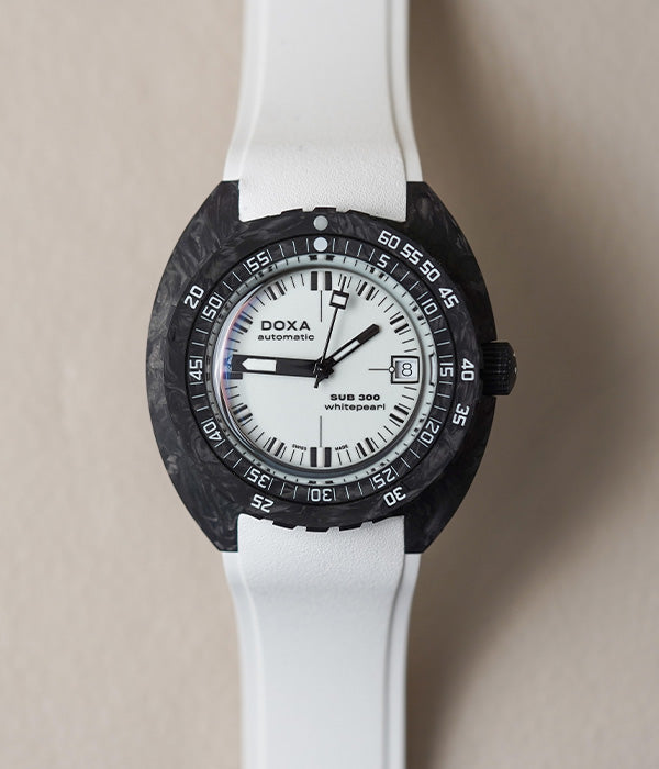 Doxa SUB 300 Carbon Whitepearl 822.70.011.23