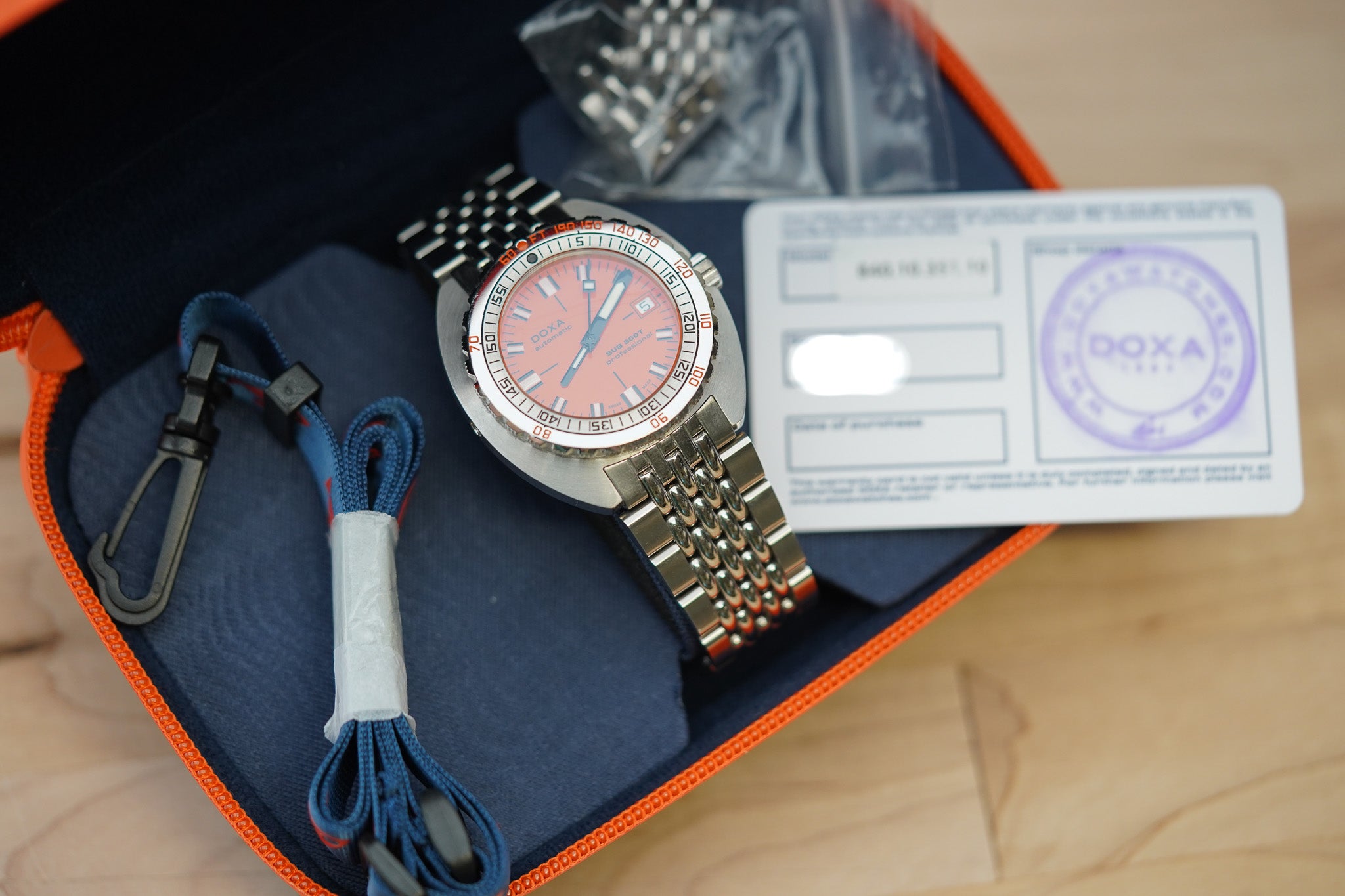 Doxa SUB 300T Professional Diver 840.10.351.10