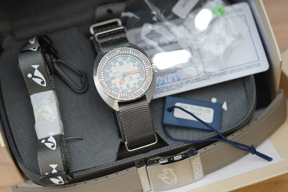 Doxa x Hodinkee SUB ARMY 200T 804.10.031.29-SE17