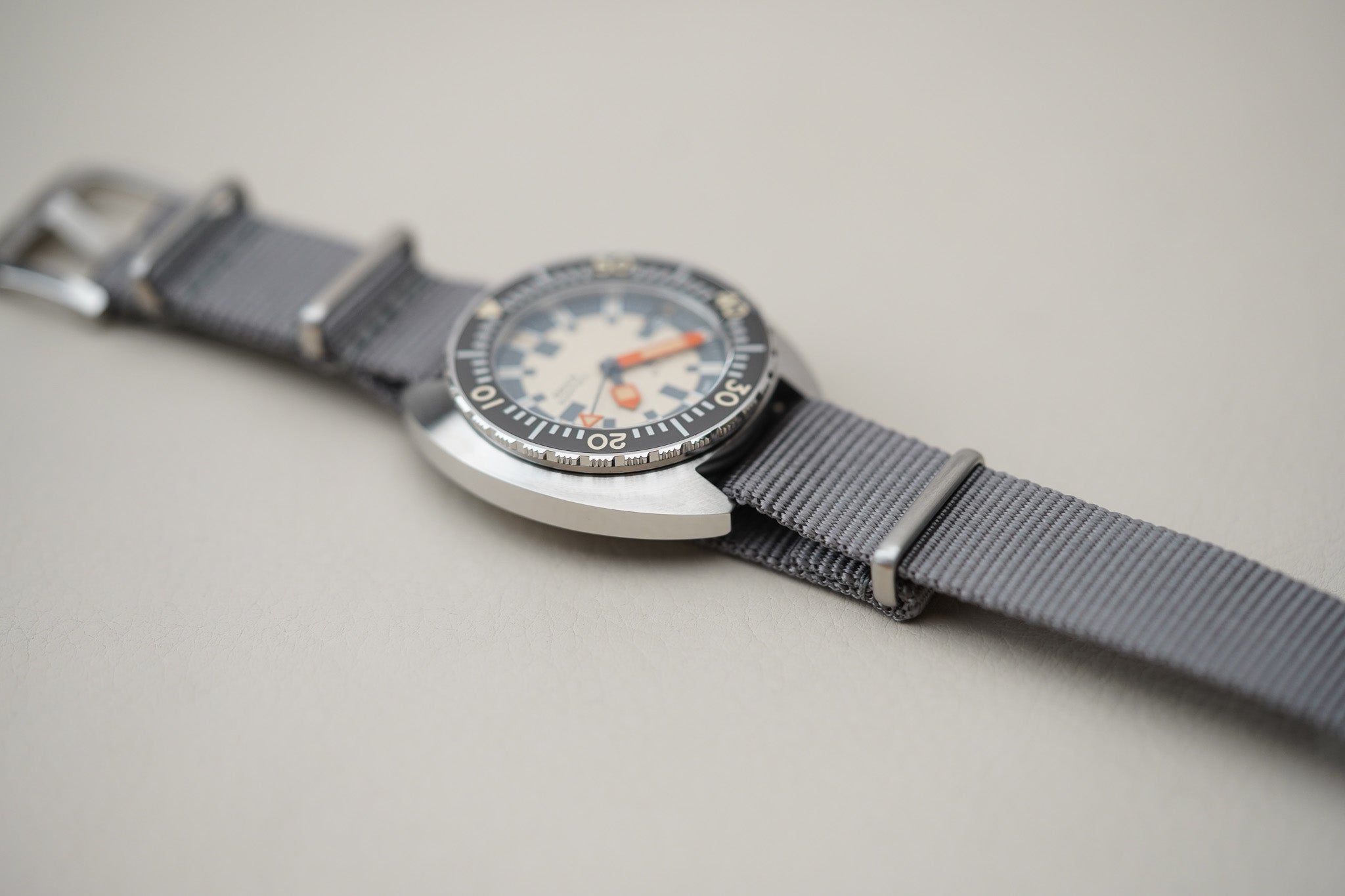Doxa x Hodinkee SUB ARMY 200T 804.10.031.29-SE17
