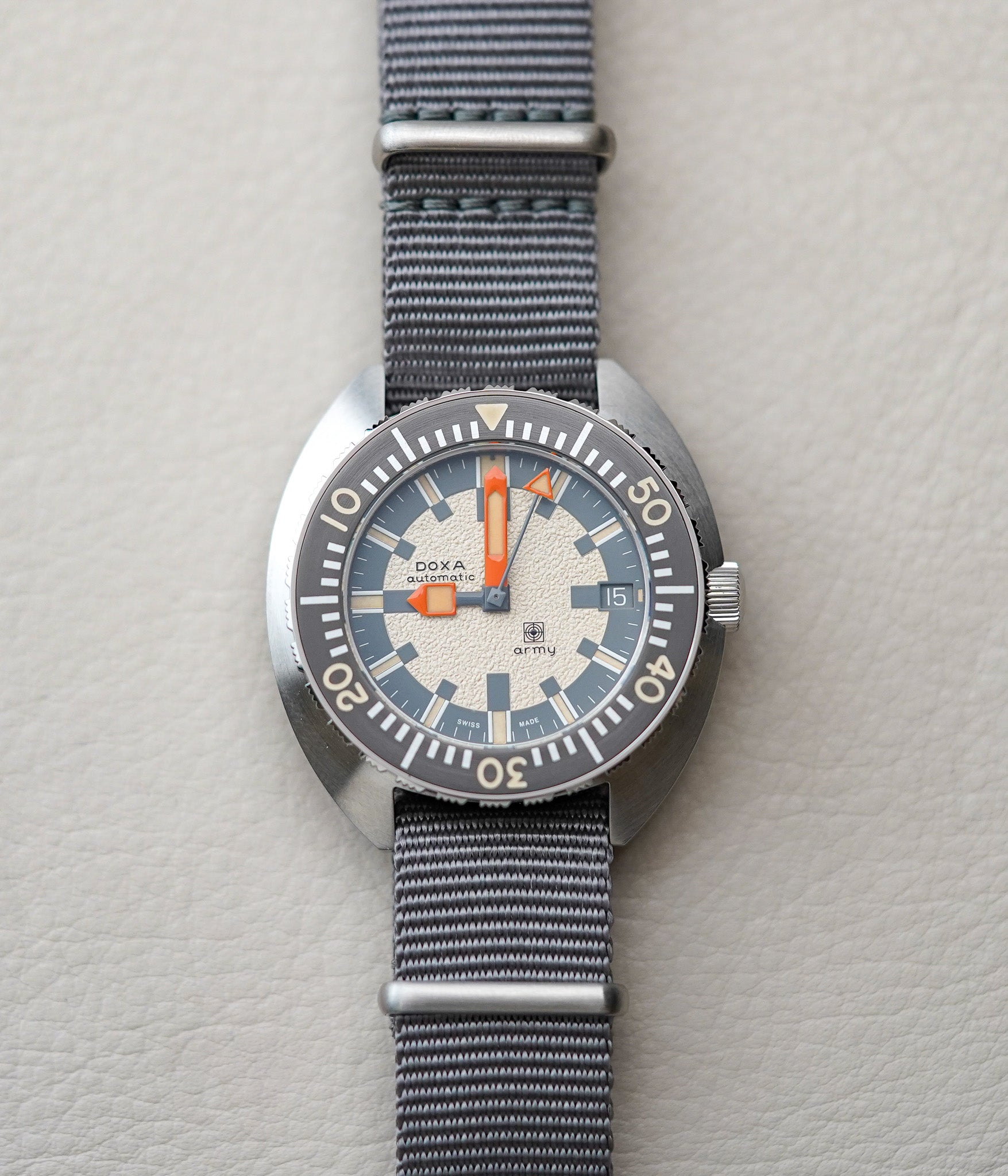 Doxa x Hodinkee SUB ARMY 200T 804.10.031.29-SE17
