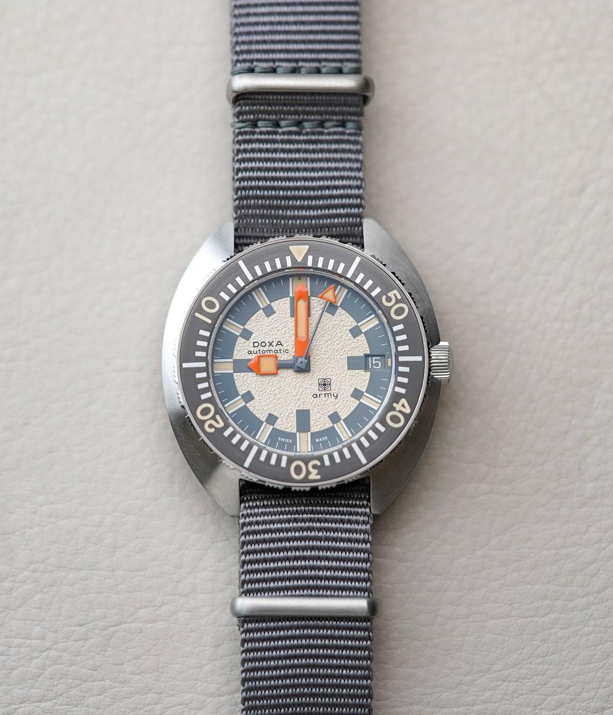 Doxa x Hodinkee SUB ARMY 200T 804.10.031.29-SE17
