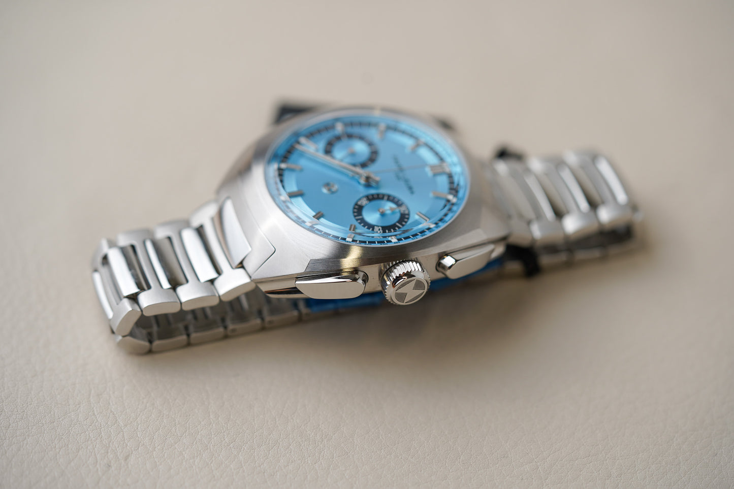 Favre Leuba Chief Chronograph Ice Blue 00.20101.113.04.200