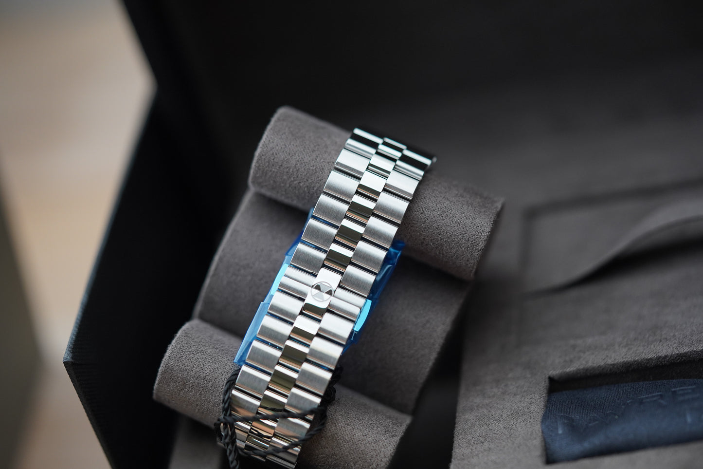 Favre Leuba Deep Raider Power Reserve Blue 00.20310.109.02.200
