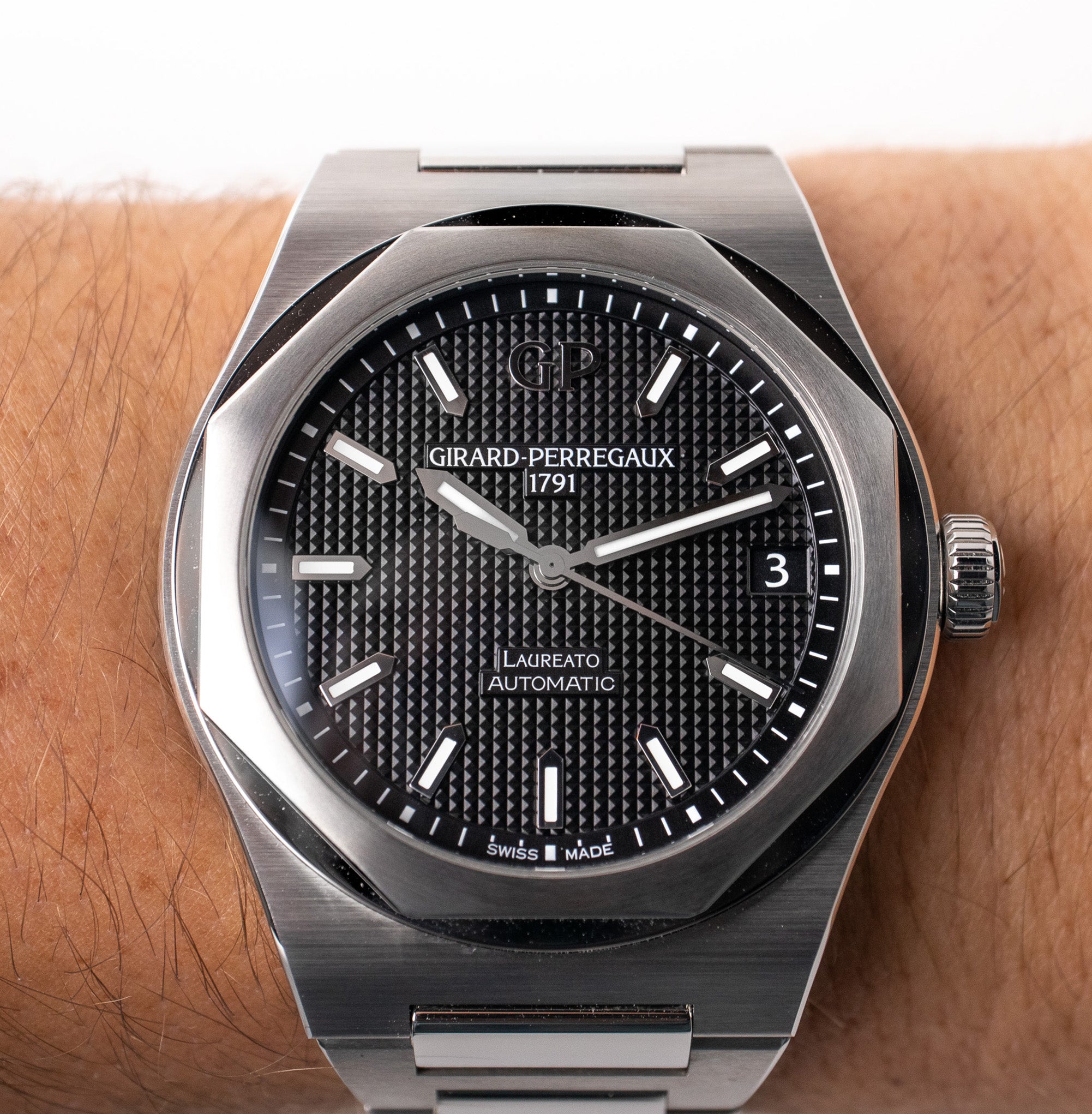 Girard-Perregaux Laureato 42mm 81010-11-634-11A