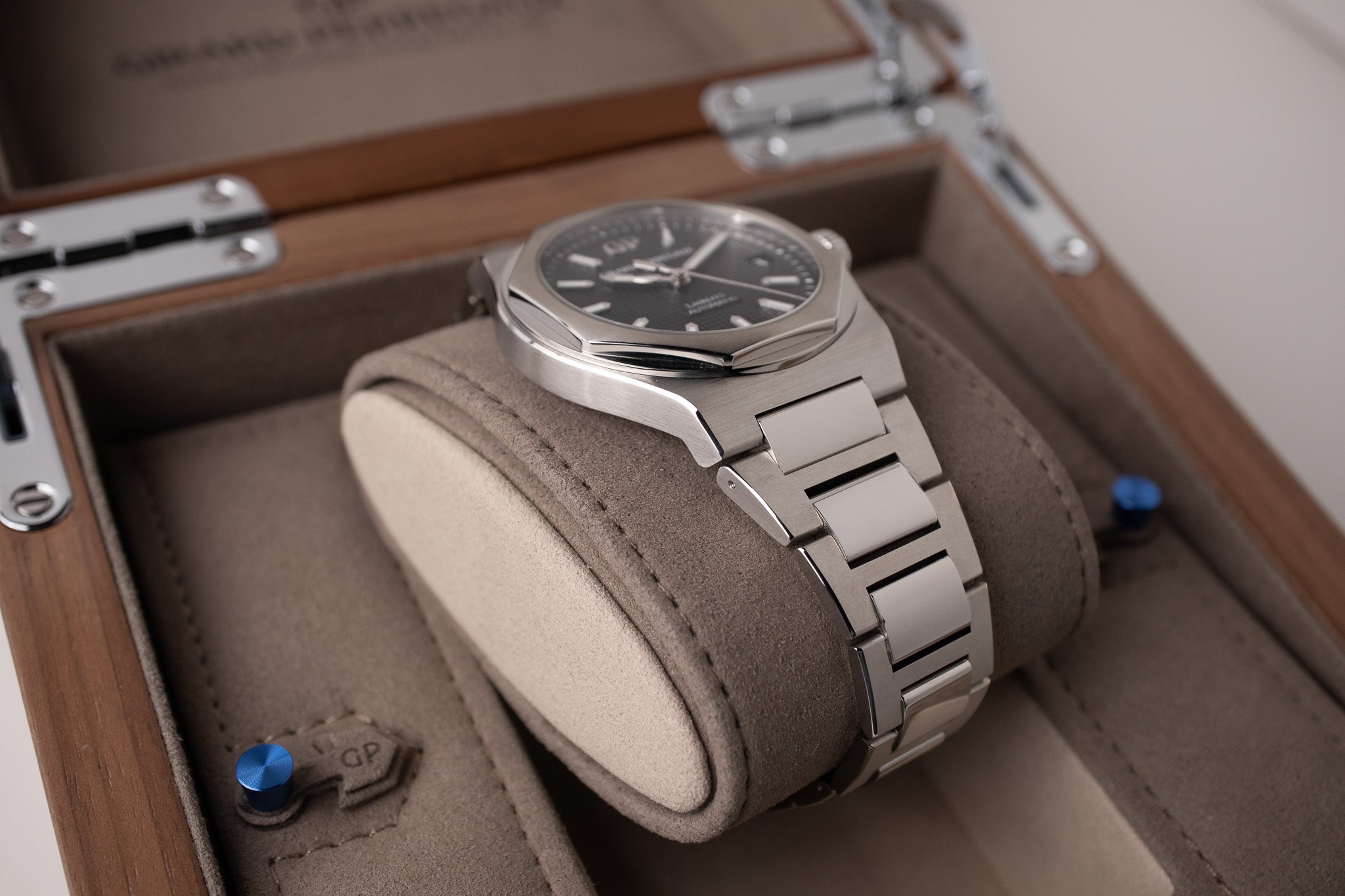 Girard-Perregaux Laureato 42mm 81010-11-634-11A