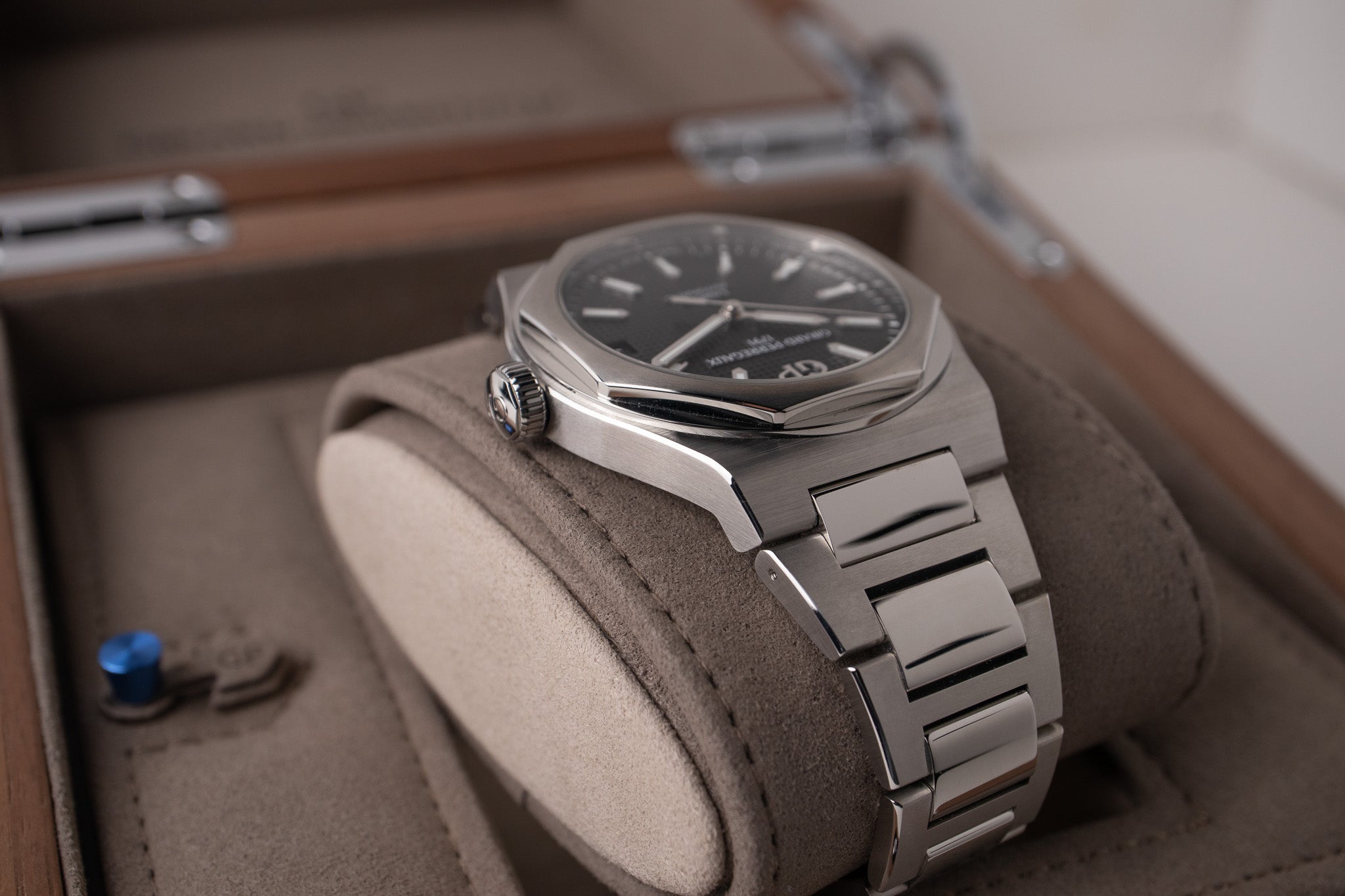 Girard-Perregaux Laureato 42mm 81010-11-634-11A