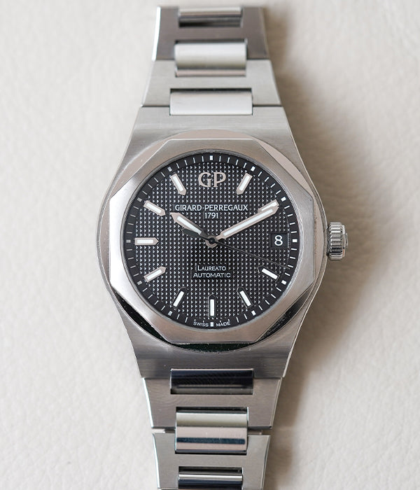Girard-Perregaux Laureato 42mm Black 81010-11-634-11A